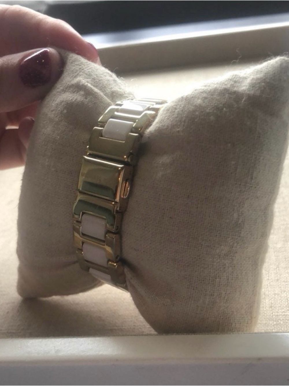 Michael Kors Gold Tone Watch with White Dial and Ceramic Links - Picture 3 of 6